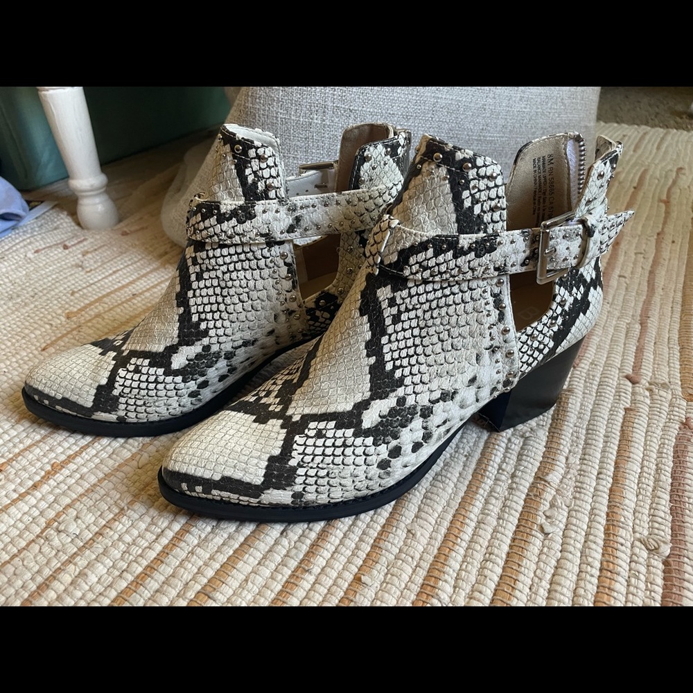 Nordstrom BP White Snake Skin Studded Booties